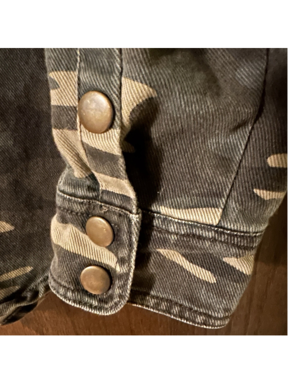 Forever 21 Casual camo jacket. Size Sm - Picture 3 of 6
